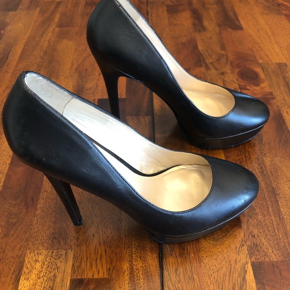 Black Aldo Pumps - Picture 2 of 8